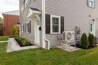 63 Bacon St in Waltham, MA - Building Photo - Building Photo