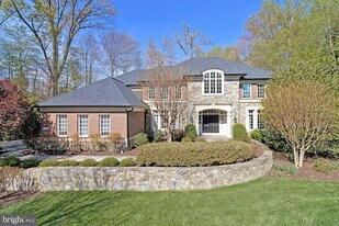 7814 Crownhurst Ct in McLean, VA - Building Photo