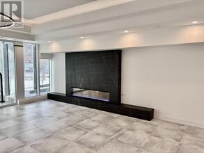 705 Davis Dr in Newmarket, ON - Building Photo - Building Photo