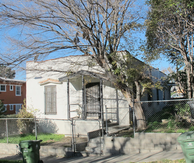 1375 Sutherland St in Los Angeles, CA - Building Photo - Building Photo