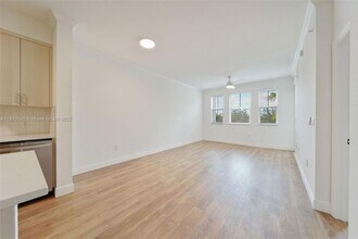 10170 SW 7th St, Unit 36-403 in Pembroke Pines, FL - Building Photo - Building Photo