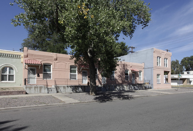 3849-3861 High St in Denver, CO - Foto de edificio - Building Photo