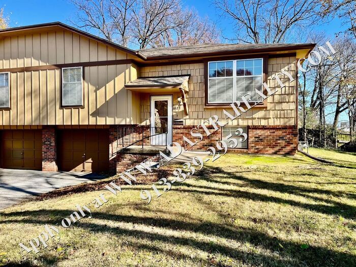 6127 Monrovia St in Shawnee, KS - Foto de edificio