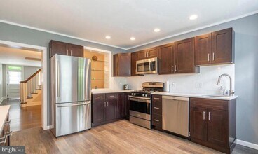 34 Maple St in Conshohocken, PA - Building Photo - Building Photo