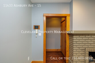 11433 Ashbury Ave in Cleveland, OH - Foto de edificio - Building Photo