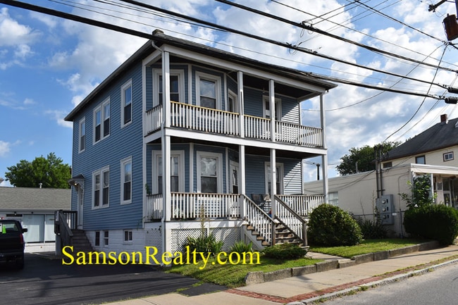 979 Mineral Spring Ave in North Providence, RI - Building Photo - Building Photo