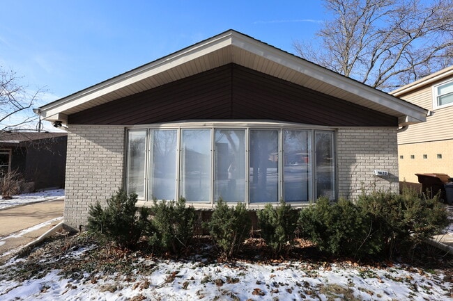 9622 N Kildare Ave in Skokie, IL - Building Photo - Building Photo