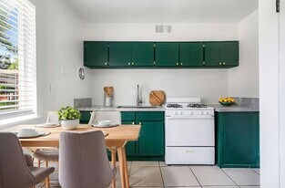 Oak Grove Flats in Memphis, TN - Building Photo