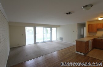 2 Westgate Dr in Woburn, MA - Building Photo - Building Photo