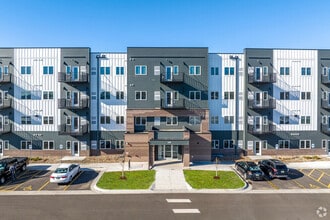Boulevard Apartments & Townhomes in Marion, IA - Foto de edificio - Building Photo