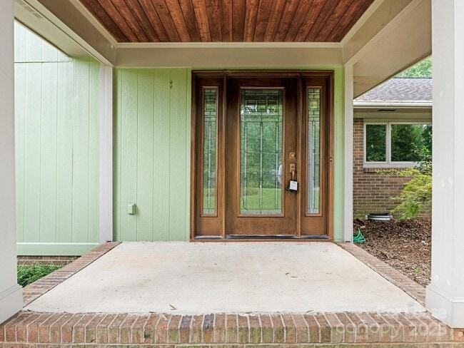 1174 Robinhood Cir in Charlotte, NC - Building Photo - Building Photo