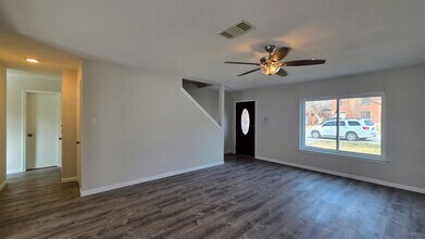 3717 Candlecreek Ct in San Antonio, TX - Building Photo - Building Photo