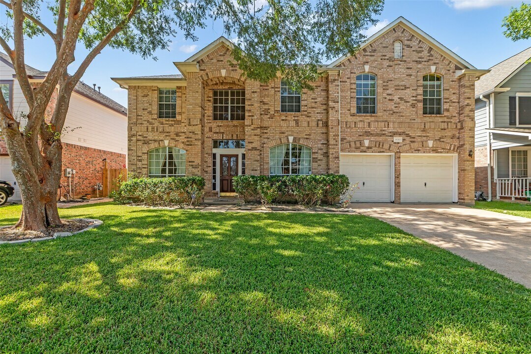 16343 Mellow Oaks Ln in Sugar Land, TX - Building Photo