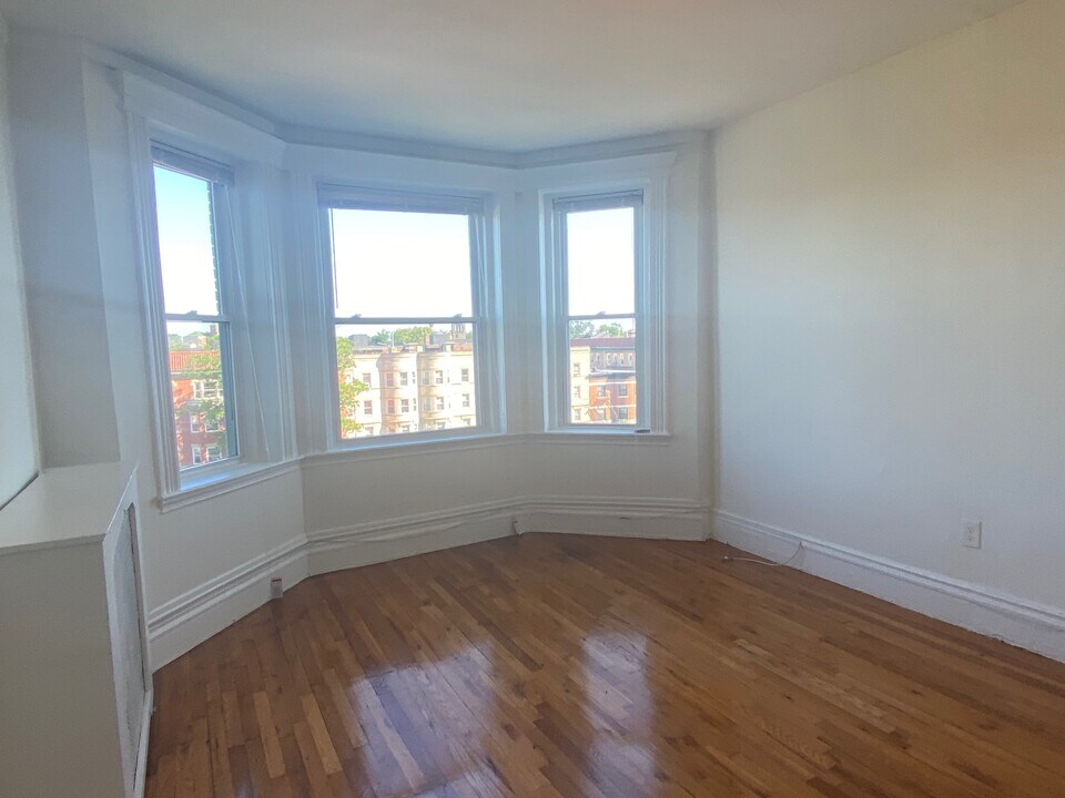 1298 Commonwealth Ave in Boston, MA - Building Photo