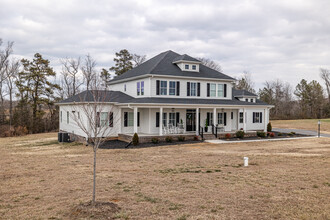 Luck Farm in Ashland, VA - Foto de edificio - Building Photo