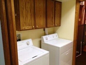 1105 W North Water St, Unit 1105 in New London, WI - Building Photo - Building Photo