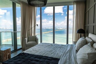 2900 NE 7th Ave in Miami, FL - Building Photo - Building Photo
