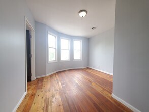 565 Ocean Ave, Unit 2 in Jersey City, NJ - Building Photo - Building Photo
