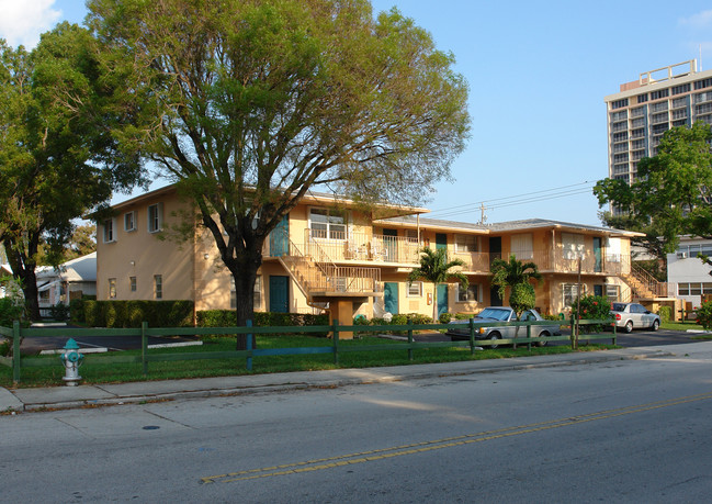 350 S 17th Ave in Hollywood, FL - Foto de edificio - Building Photo