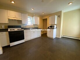 67 Flint St, Unit 2 in Somerville, MA - Building Photo