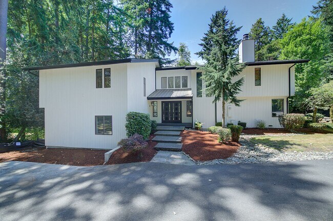 11503 Juanita Dr NE in Kirkland, WA - Building Photo - Building Photo
