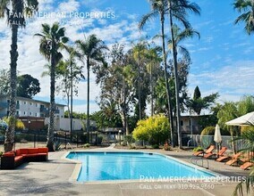 876 Phillips St in Vista, CA - Foto de edificio - Building Photo