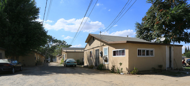 2136 Tully Rd in Hughson, CA - Foto de edificio - Building Photo