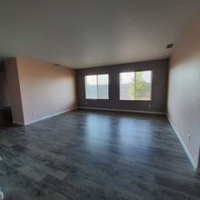 1560 Maryclair Dr in Olivehurst, CA - Building Photo - Building Photo