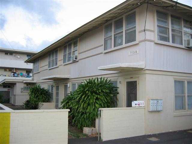 713B Menehune Ln in Honolulu, HI - Foto de edificio - Building Photo