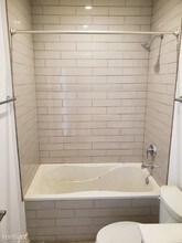 827 W Roscoe St-Unit -# 1n in Chicago, IL - Building Photo - Building Photo