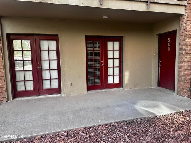 4433 N Stanton St in El Paso, TX - Building Photo - Building Photo