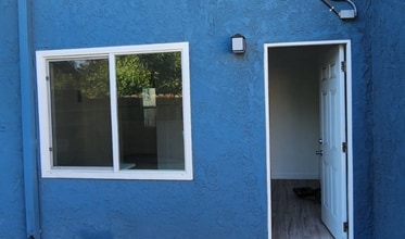 9548 Bowman Ave in South Gate, CA - Foto de edificio - Building Photo