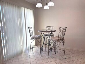 6 Cimarron Ct in Cary, IL - Building Photo - Building Photo