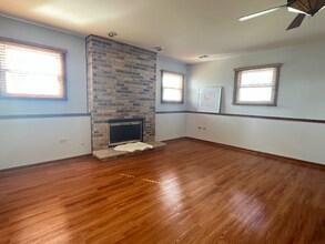 1689 Apple Valley Rd in Bolingbrook, IL - Foto de edificio - Building Photo