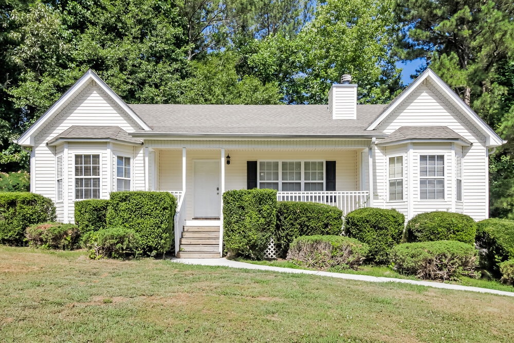 111 Ridgecrest Dr in Douglasville, GA - Building Photo