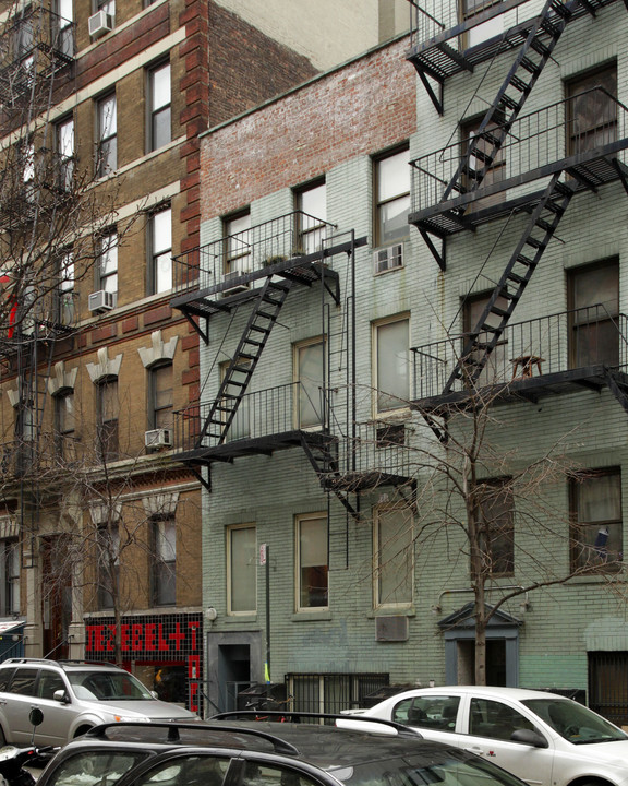 108 Thompson St in New York, NY - Building Photo