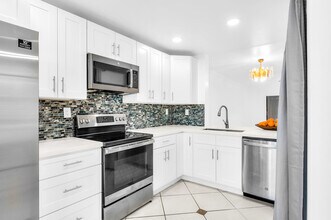 153 W Laurel Dr in Margate, FL - Building Photo - Building Photo