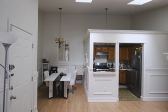 40 Brighton Way in North Brunswick, NJ - Foto de edificio - Building Photo