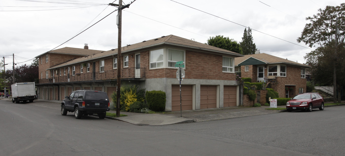 3440-3464 SE Madison St in Portland, OR - Building Photo