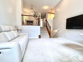 352 Oswego Ct in West New York, NJ - Building Photo - Building Photo