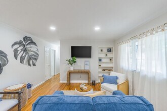 4945 N Euclid Ave in Kansas City, MO - Building Photo - Building Photo