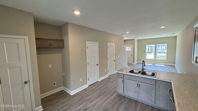 608 Jacks Xing Dr in Hubert, NC - Building Photo - Building Photo