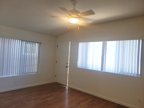 130 Dolphin Ave, Unit 2 in Seal Beach, CA - Building Photo - Building Photo