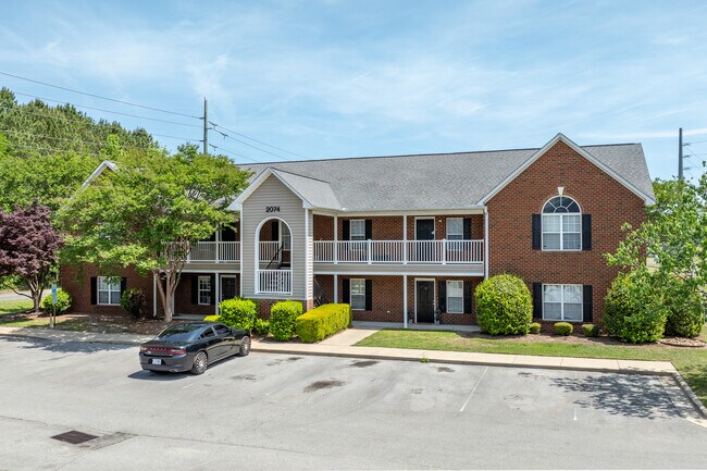 Bells Fork Crossing Apartments in Greenville, NC - Foto de edificio - Primary Photo