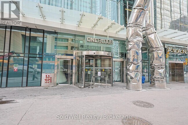 1 Bloor St E in Toronto, ON - Building Photo - Building Photo