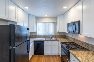 Ranchero Palms Apartments in San Jose, CA - Foto de edificio - Interior Photo