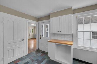 1070 Enfield St in Enfield, CT - Building Photo - Building Photo