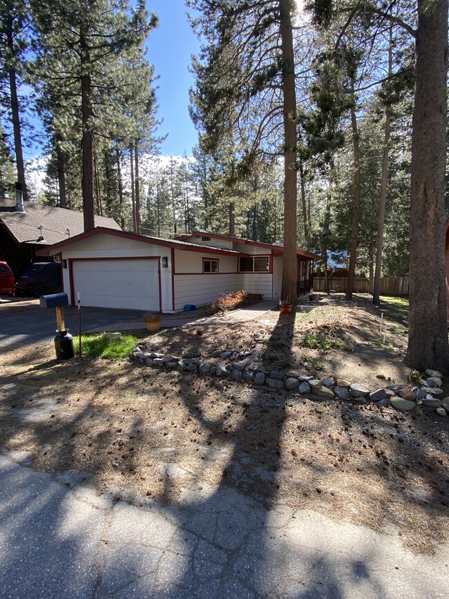 property at 1090 Oak Ave