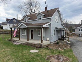 4 St Marks Pl in Fort Montgomery, NY - Building Photo