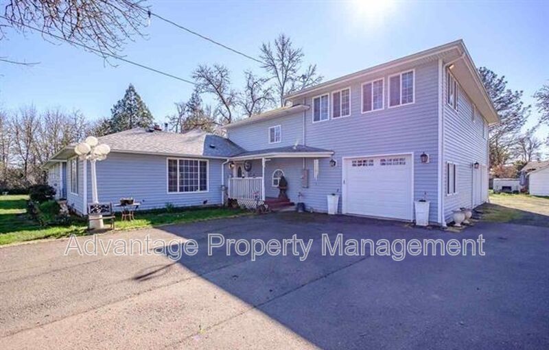 2148 Main St in Philomath, OR - Building Photo